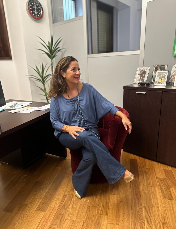 Matilde Eleganza Versatile: Sperimenta il Comfort della Maglia in Viscosa