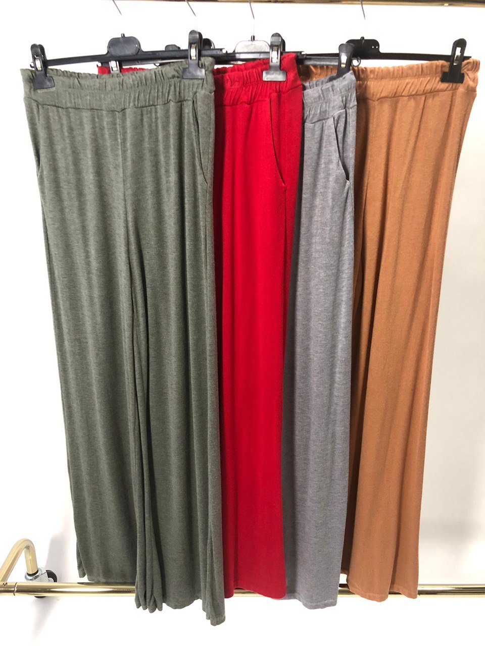 Pantalone con elastico e tasche