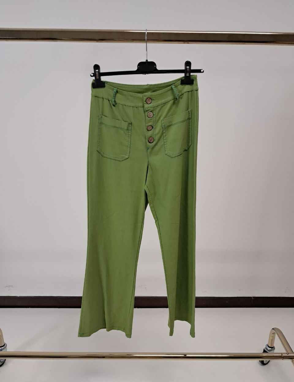 Pantalone con bottoni