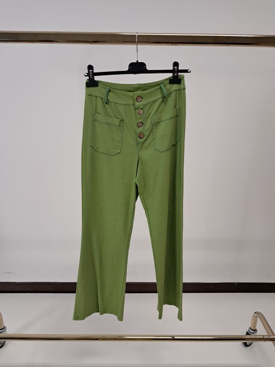 Pantalone con bottoni