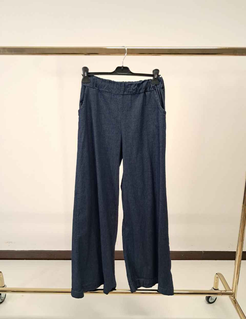 Jeans leggero con tasche