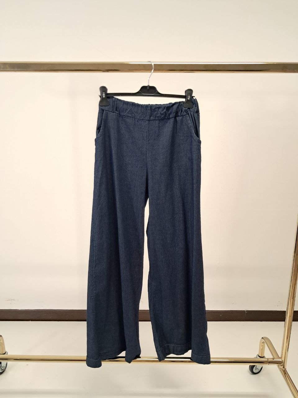 Jeans leggero con tasche