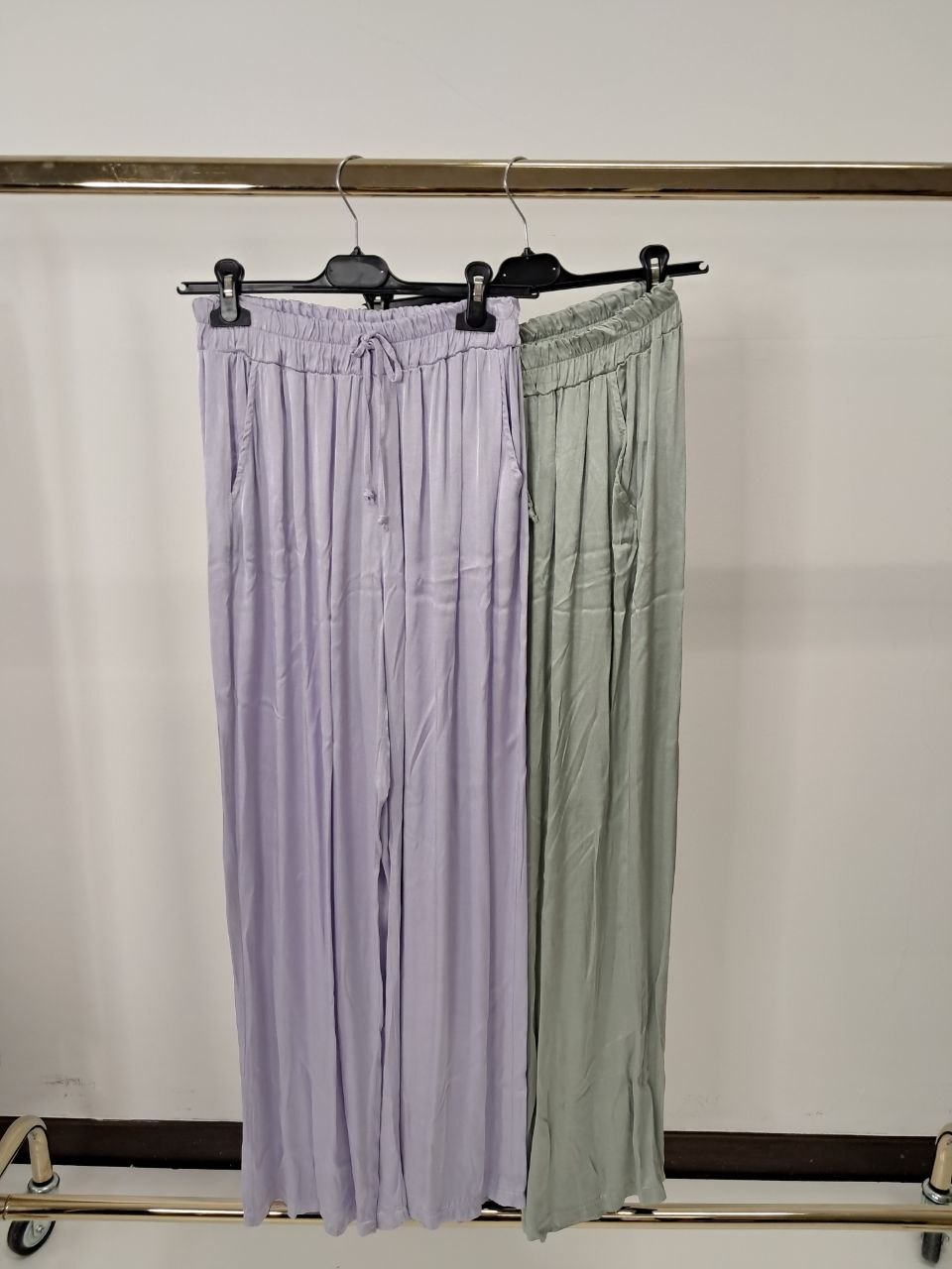 Pantalone con coulisse e tasche
