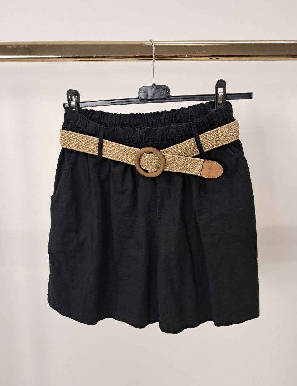Pantaloncino in cotone e lino con cintura