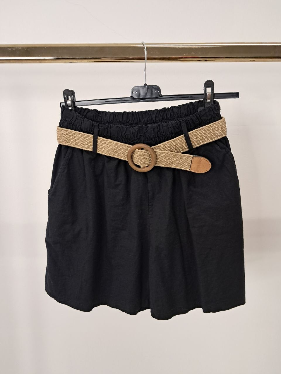Pantaloncino in cotone e lino con cintura