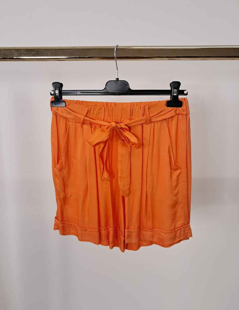 Pantaloncino con elastico in vita
