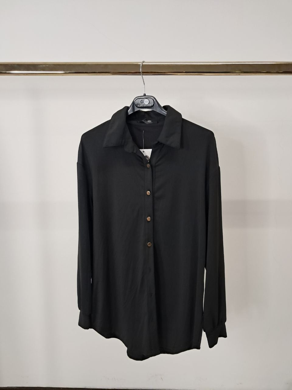 Camicia in misto viscosa con bottoni dorati