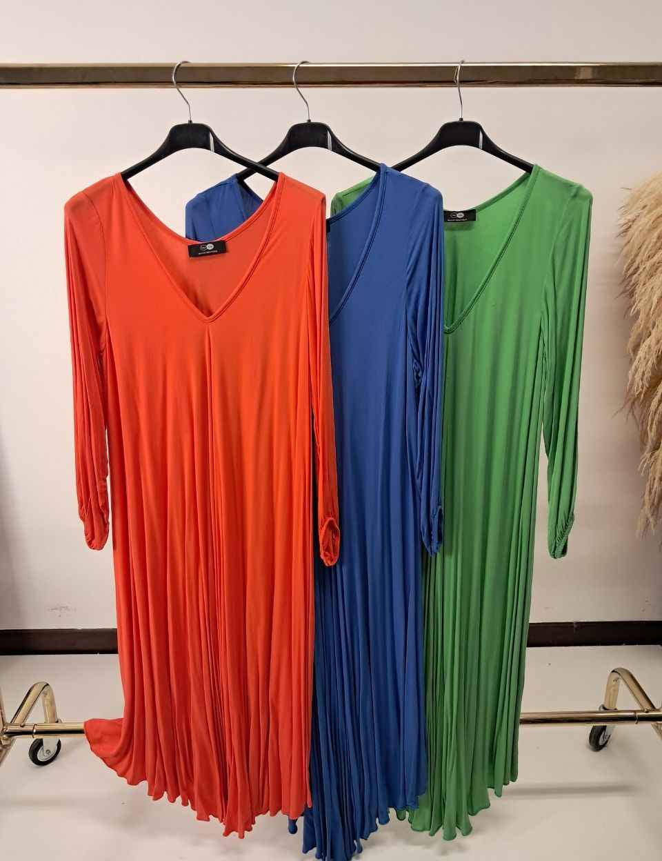 Vestito a campana scollo a V manica lunga