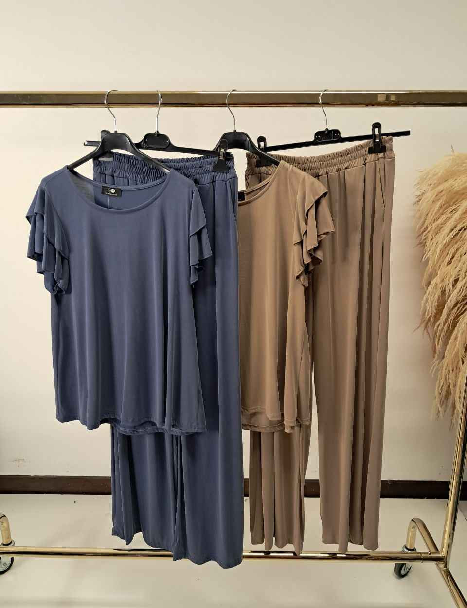 Completo maglia con volant e pantalone