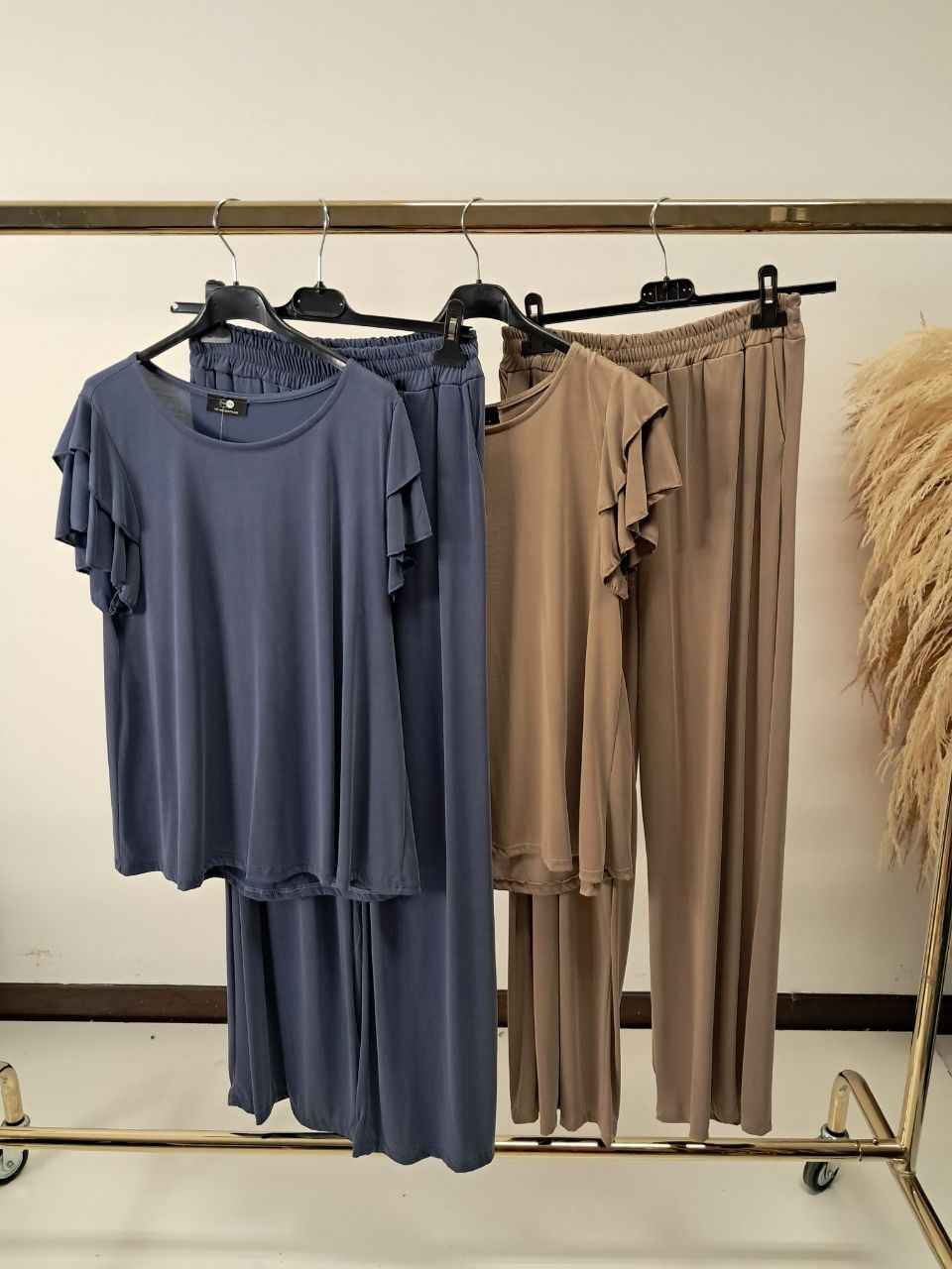 Completo maglia con volant e pantalone