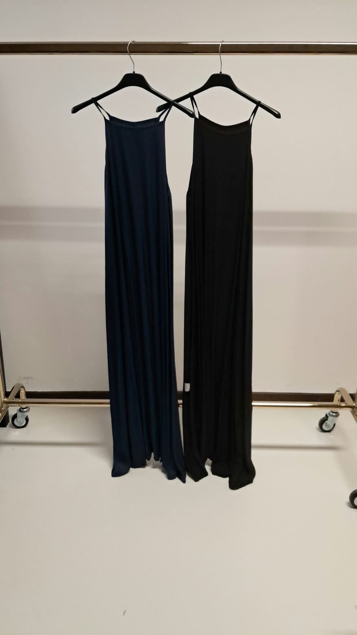 Vestito lungo con spalline sottili