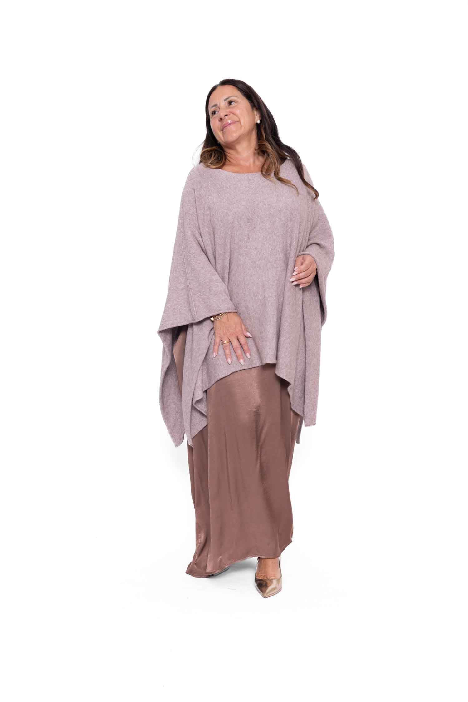 Completo vestito Flora con mantella Regina